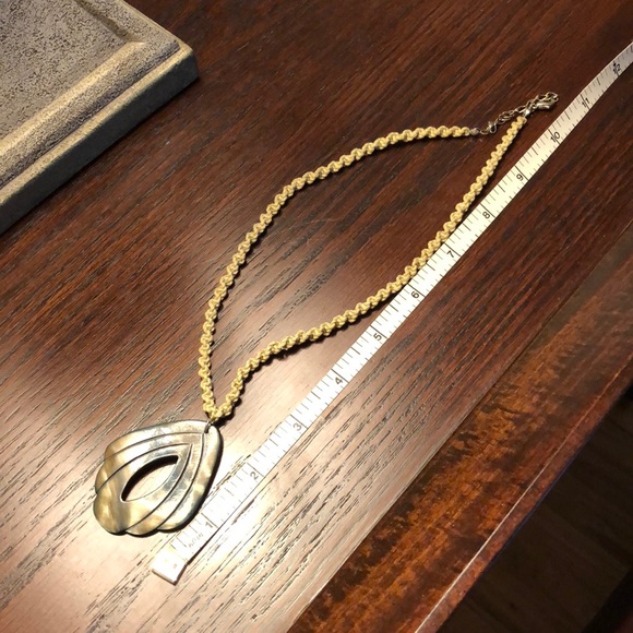 Shell necklace - Picture 2 of 2